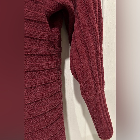 NWOT Daytrip maroon/burgundy sweater. Size XS. - Picture 5 of 5